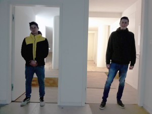 Biennale: Wer ist hier zu klein oder zu groß?